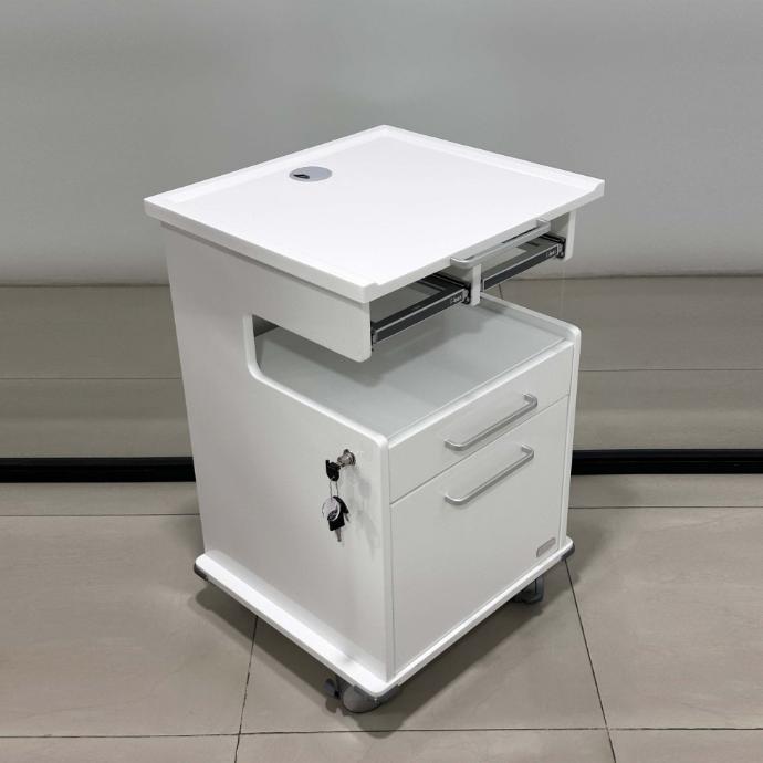 <img src="mesa-rodante-multifuncional.jpg" alt="Mesa rodante multifuncional Assis, diseñada para brindar comodidad y organización en procedimientos dentales. Ideal para mantener el orden en el consultorio odontológico, con diseño práctico y fácil de mover, ofreciendo asistencia en cada consulta.">
