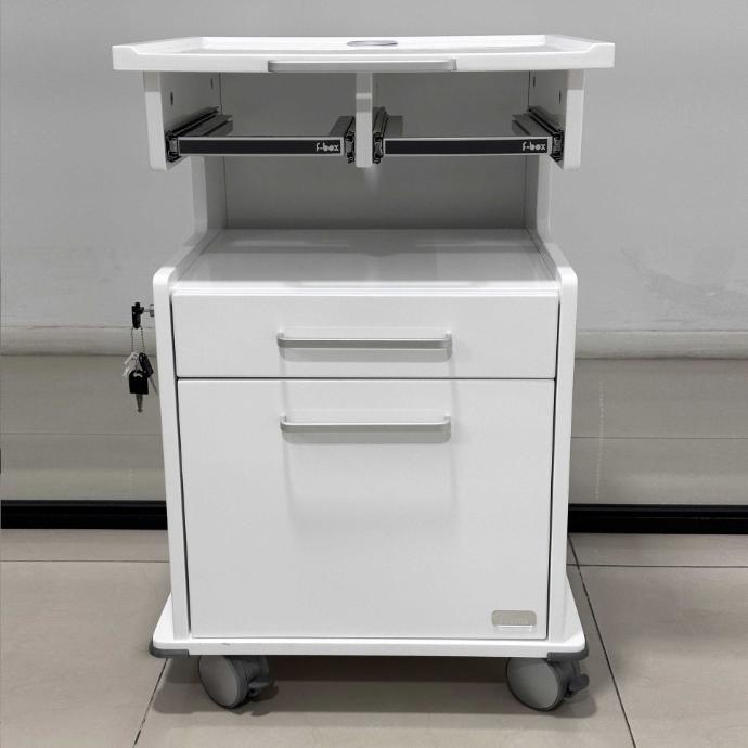 <img src="mesa-rodante-multifuncional.jpg" alt="Mesa rodante multifuncional Assis, diseñada para brindar comodidad y organización en procedimientos dentales. Ideal para mantener el orden en el consultorio odontológico, con diseño práctico y fácil de mover, ofreciendo asistencia en cada consulta.">